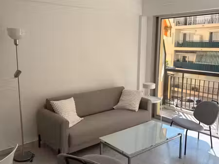 2 pièces meublé rénové – balcon – garage + cave