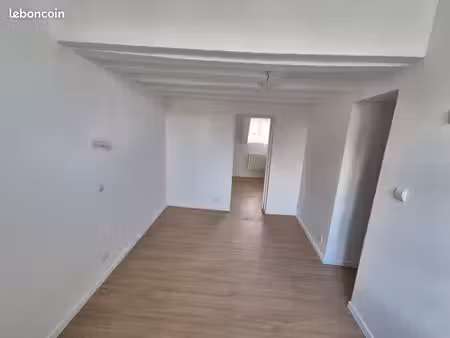 maisonnette avec courette et dépendance