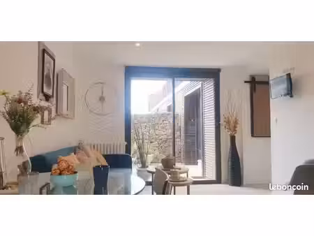 t2 meuble avec terrasse / location à la semaine ou au mois