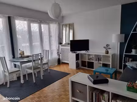 appartement entre les places du lycée et de la madeleine