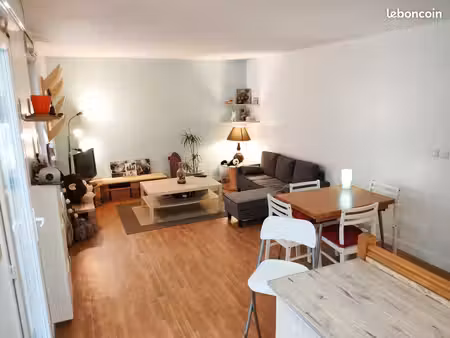 bordeaux capucins – duplex 57,5m² – 2 ch – balcon + cour – très calme