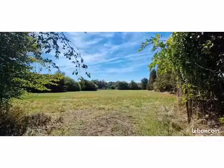 terrain constructible 1879m2/bouresse