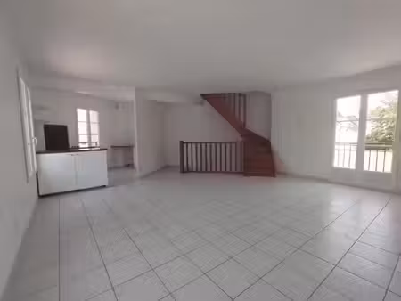 location appartement 2 pièces 74.82 m² à compiegne (60200), 735 €