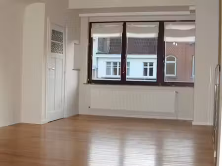 lumineux appartement 2 chambres au 2e étage
