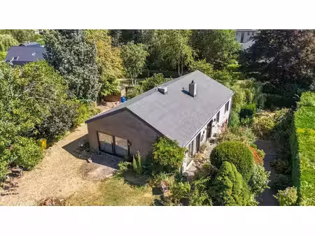 villa 3 ch (+ bureau) avec jardin et garage, de plain pied