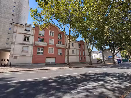 t2 avec balcon, ascenseur et parking sécurisé proche gare et tram a