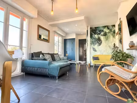 2 p. meuble de 60 m2 climatise avec garage