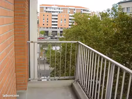 t1 23 m2 entièrement rénové et meublé avec grand balcon