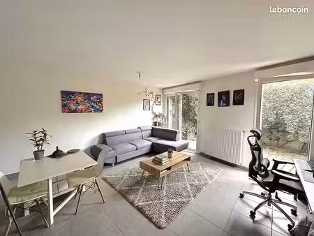 grand t2 en plein de coeur de lardenne