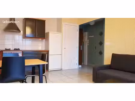 t2 meublé et rénové proche courrier