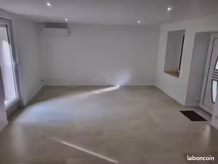 maison individuelle avec courette entièrement rénové de 61,50 m2
