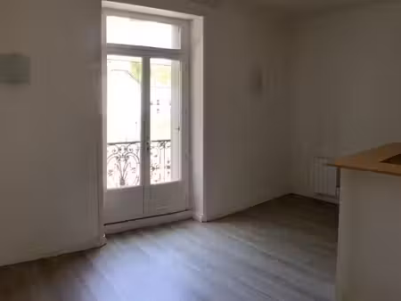 t2 à nantes