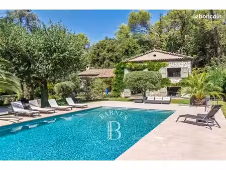 mas 7 pièces 203 m²
