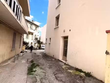 a louer ! local de stockage sur toulon st jean