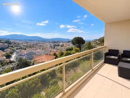 2 pièces 49m² rénové – terrasse – vue panoramique mer – garage – nice
