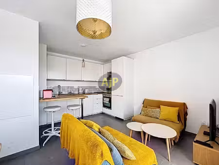 a louer beau 2 pièces avec balcon et parking - 13002 marseille