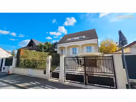 maison 200m2 - parfait état - 3 chambres - bureau - sous sol total - jardin - dépendance -
