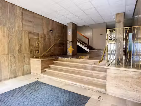 appartement t5 + cave + stationnement (possible)