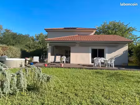 maison 130 m² terrain 908 m² jacuzzi