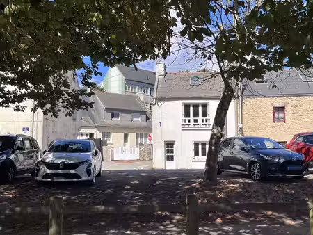 petite maison avec terrasse, proche du goyen