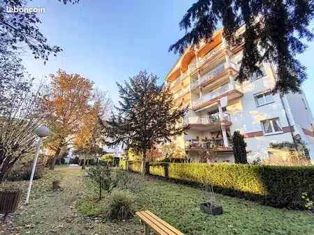 studio 1 pièce 33 m²