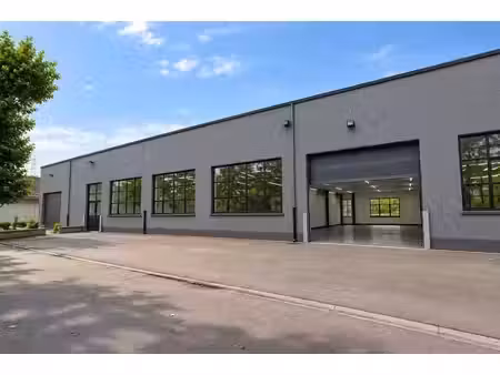 waterloo - entrepôt / local industriel avec bureaux 263 m2