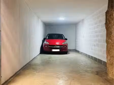 rare grand garage fermé sec 25 m2 centre - place saint-roch