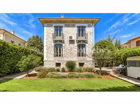 hôtel particulier à vendre dans le quartier chambrun