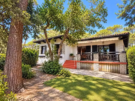 maison de luxe à vendre dans le quartier aiguillon