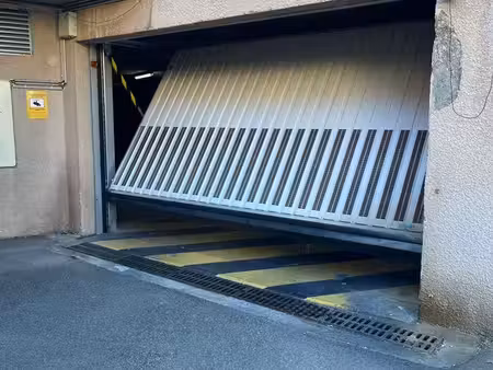 garage fermé proche monoprix