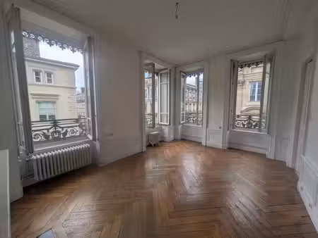 très belle appartement bourgeois