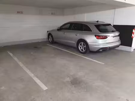 parking situé dans l'avenue léopold
