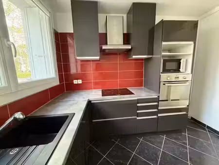 location appartement 4 pièces 68.75 m² à crosne (91560), 1 142 €