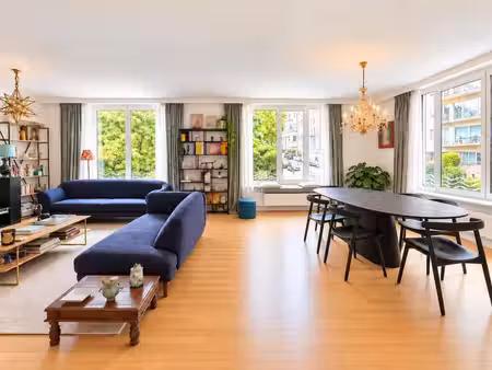 jardin du roi – superbe appartement 3 chambres + parking