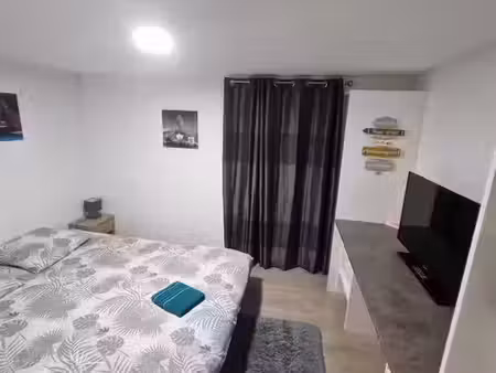 location appartement 1 pièce 25 m² à fréjus (83370)