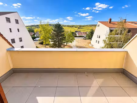 duplex de 148 m2 avec vue dégagée sur les vignes - balcon - terrasse - cave et garage