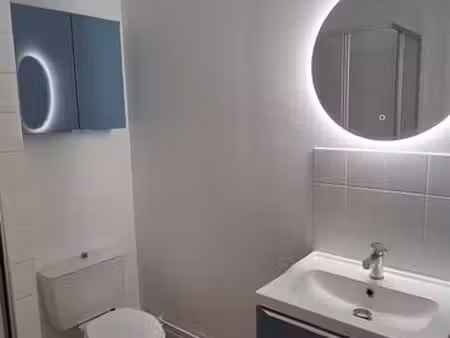 t2, 38 m², sécurisé avec interphone, à 150 m gare nord, 100m du tram