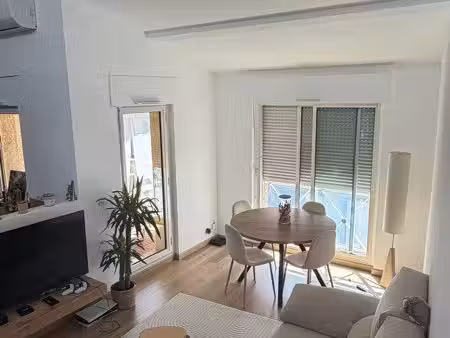 t2 meublé rénové avec mezzanine, balcon et parking – marseille 5e