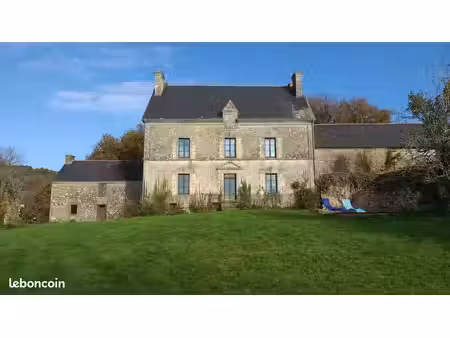 maison de maître de 300 m² habitable, en granit , à la campagne proximité de vannes, du go