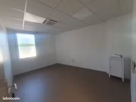 local indépendant – plein temps - pmr - 13m² - dans tiers lieu professionnel