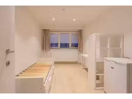 chambre d'étudiant meublée avec salle de bains privative à l