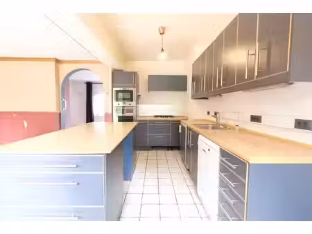 spacieuse maison avec garage et jardin !