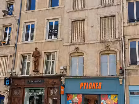 studio 16 m2 - à 100 m de la place - rue des dominicains