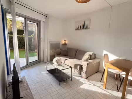 studio meublé avec coin nuit - rez-de-jardin - boulouris