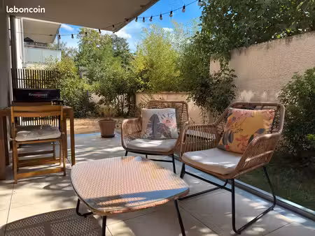 t3 avec jardin et garage, au calme à neuville-sur-saône