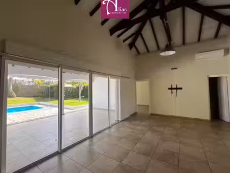 à louer - maison f4 avec piscine non meublée - houelbourg su