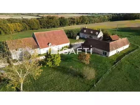 propriété 3 logements sur terrain de 3,5ha