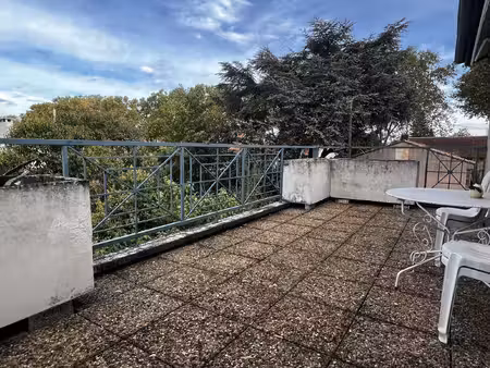 superbe t2 meublé avec terrasse et parking