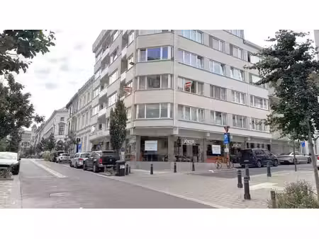 espace commercial à vendre dans la rue bagatten à gand-cent