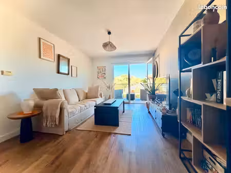 appartement dernier étage avec terrasse, ascenseur & parking - haut cenon